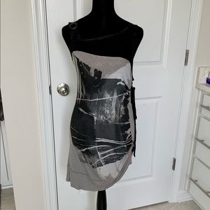 Fashionable dress, with ornate details M